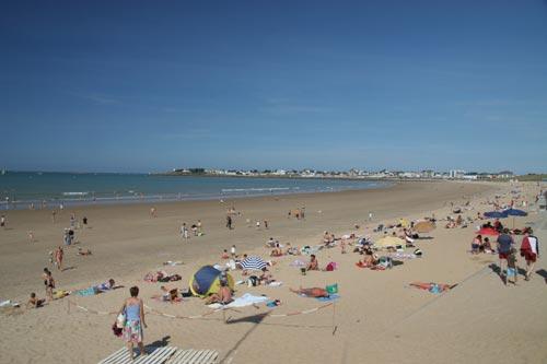 Grande plage de Saint Gilles en Vendée à côté du camping le Sol à Gogo