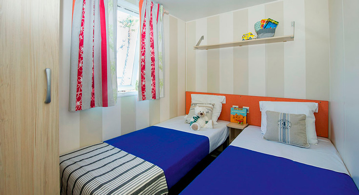 Chambre lits jumeaux camping Sol à Gogo en Vendée