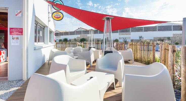 Terrasse bar camping Sol à Gogo