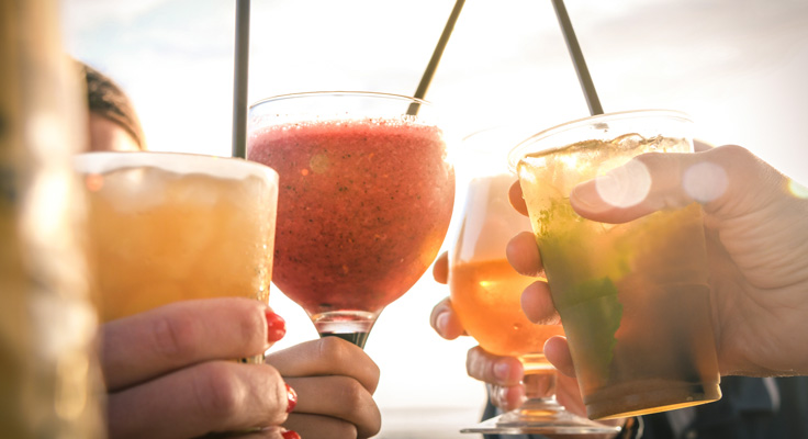 Cocktails au coucher du soleil