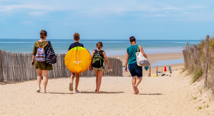 Famille à la plage à Saint-Hilaire-de-Riez