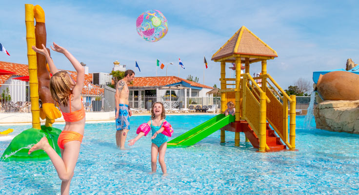 Jeux d'eau enfants piscine