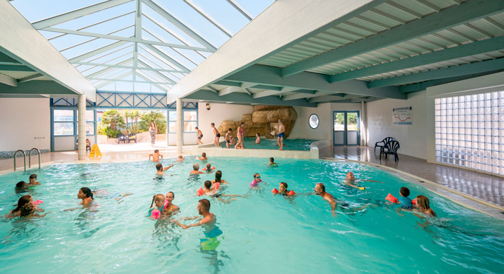 Piscine couverte camping Sol à Gogo
