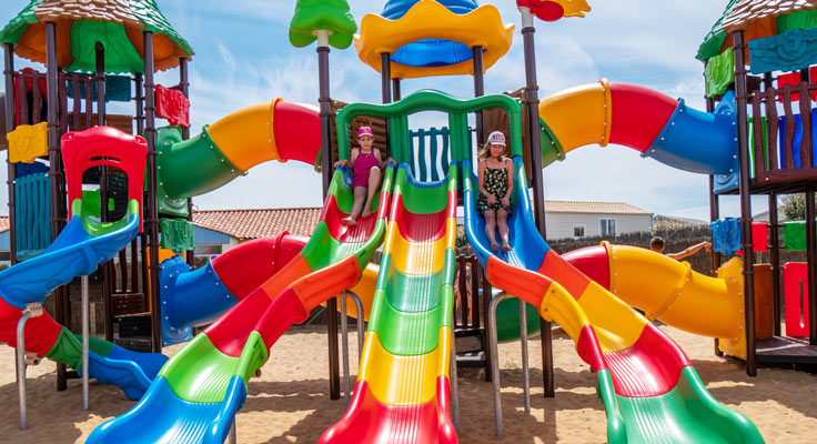 Toboggan aire de jeux pour enfants camping Saint Hilaire de Riez